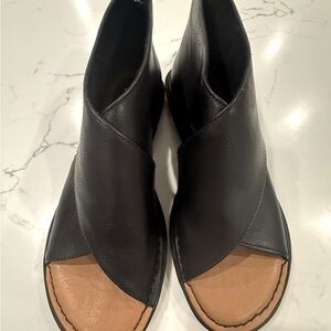 b.o.c. Womens Bria Comfort Flat Sandals